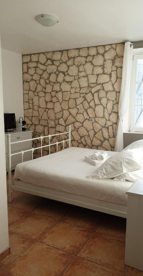 Auberge Le Lupin Blanc Revest-des-Brousses Dış mekan fotoğraf